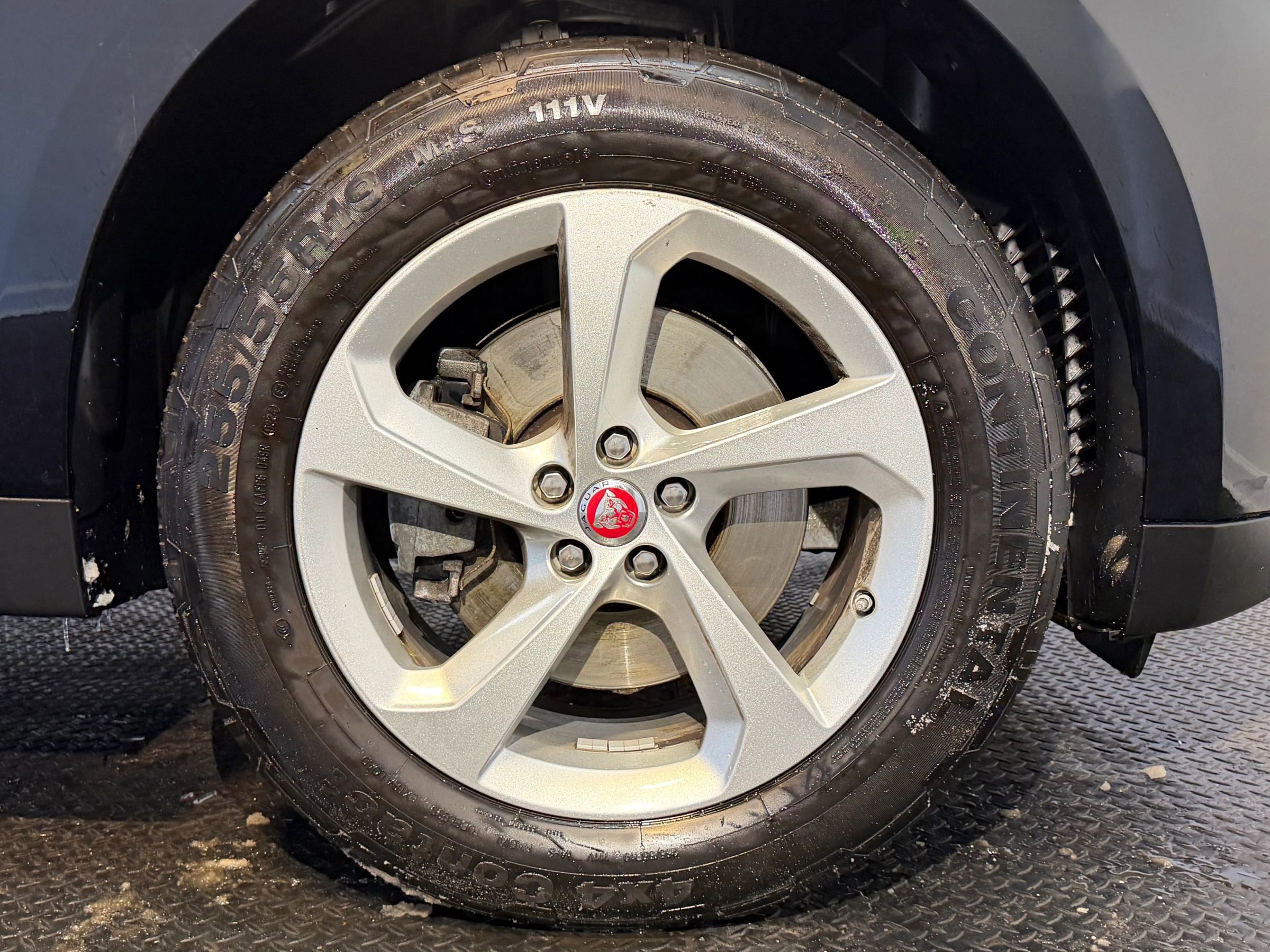 Used 2018 Jaguar F-PACE Premium image 9