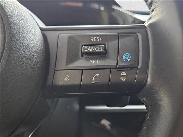 Used 2025 Nissan Pathfinder SV FWD image 10