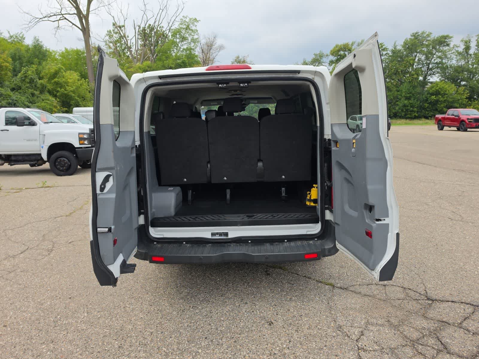 Used 2016 Ford Transit 150 XLT RWD image 12