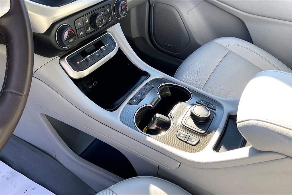 Used 2023 GMC Acadia SLT image 18