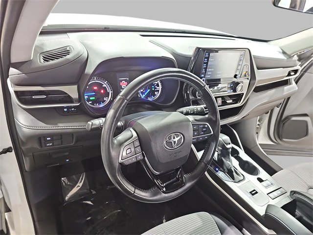 Used 2020 Toyota Highlander LE image 17
