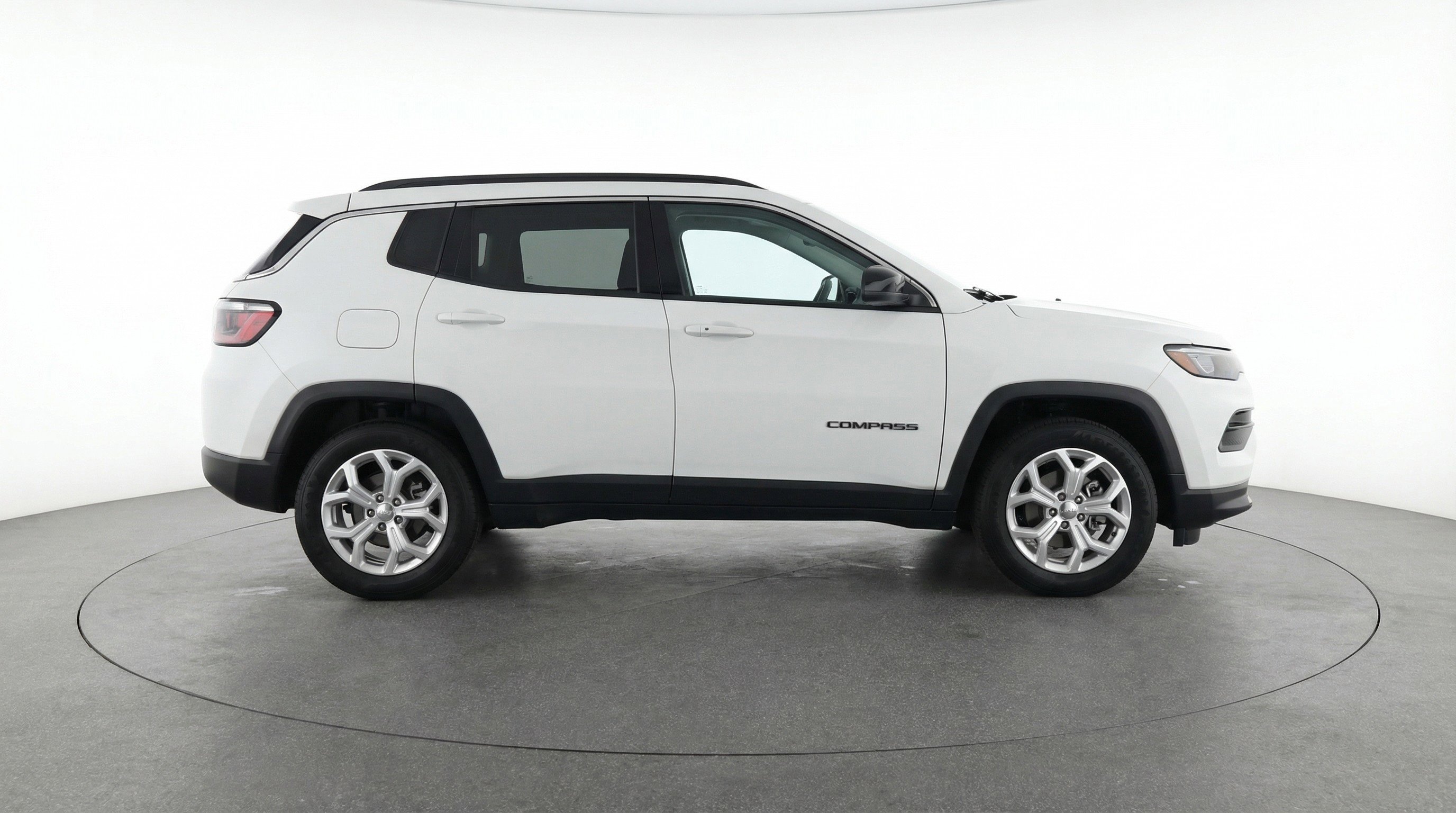 Used 2025 Jeep Compass Latitude AWD/4WD image 11