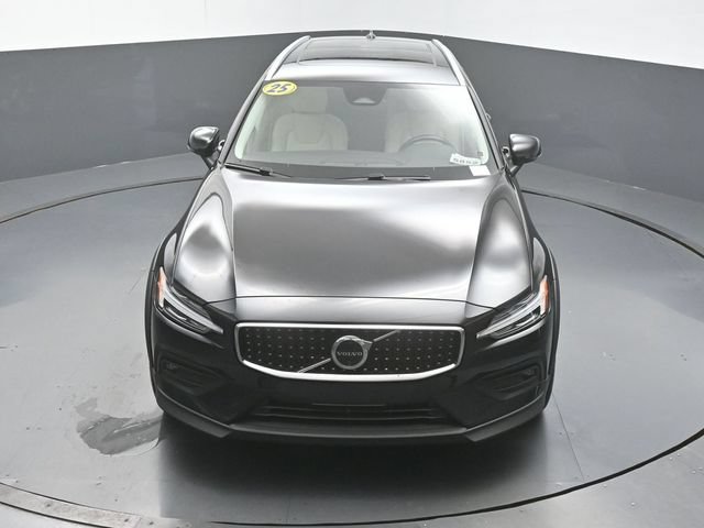 Used 2025 Volvo V60 B5 Cross Country Plus AWD/4WD image 44