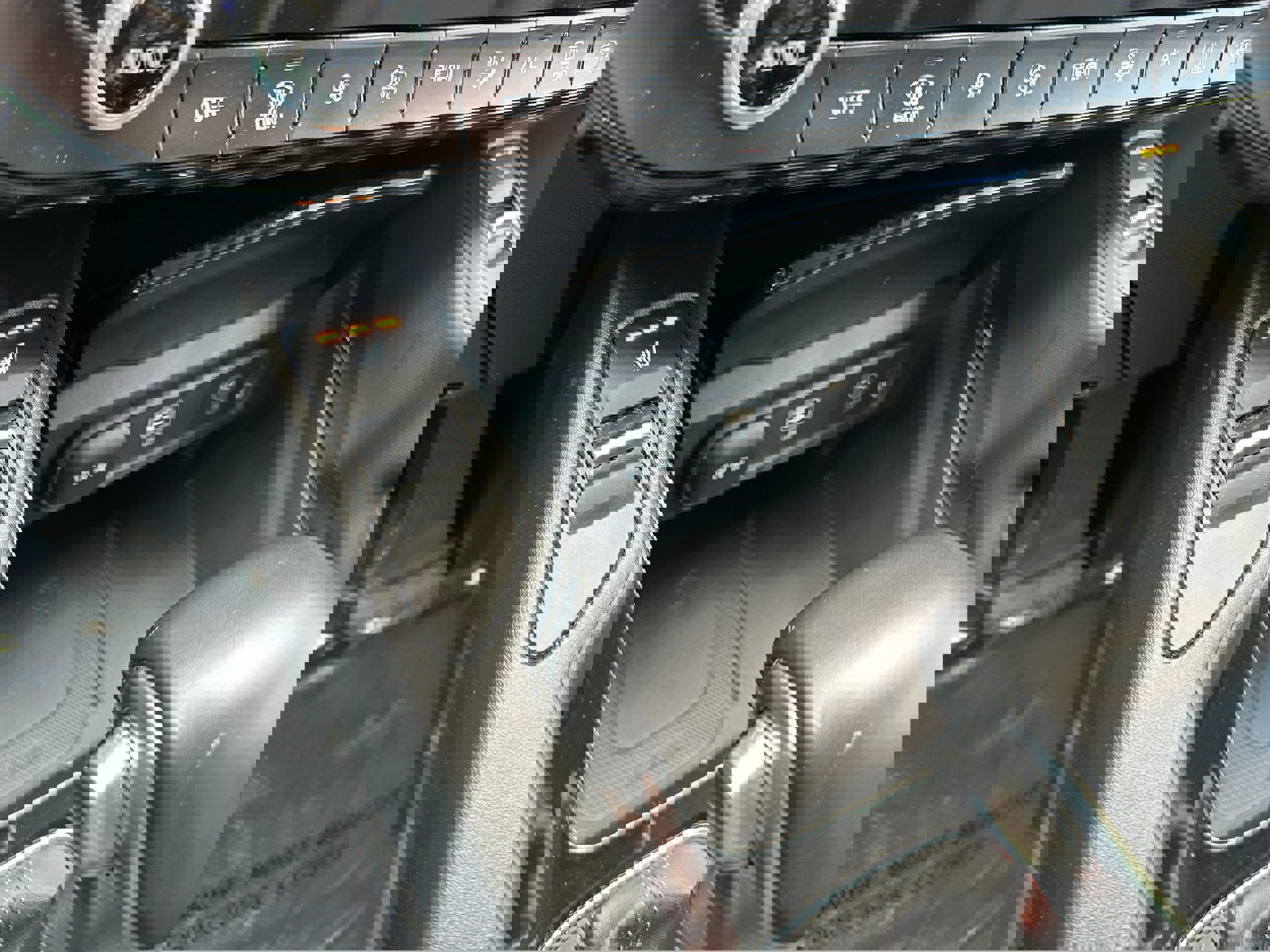 Used 2023 Kia Telluride S image 40