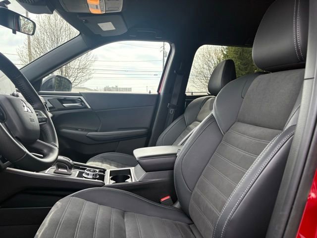 Used 2024 Mitsubishi Outlander AWD image 24