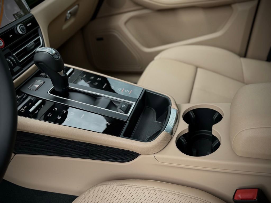 Certified 2025 Porsche Macan image 24