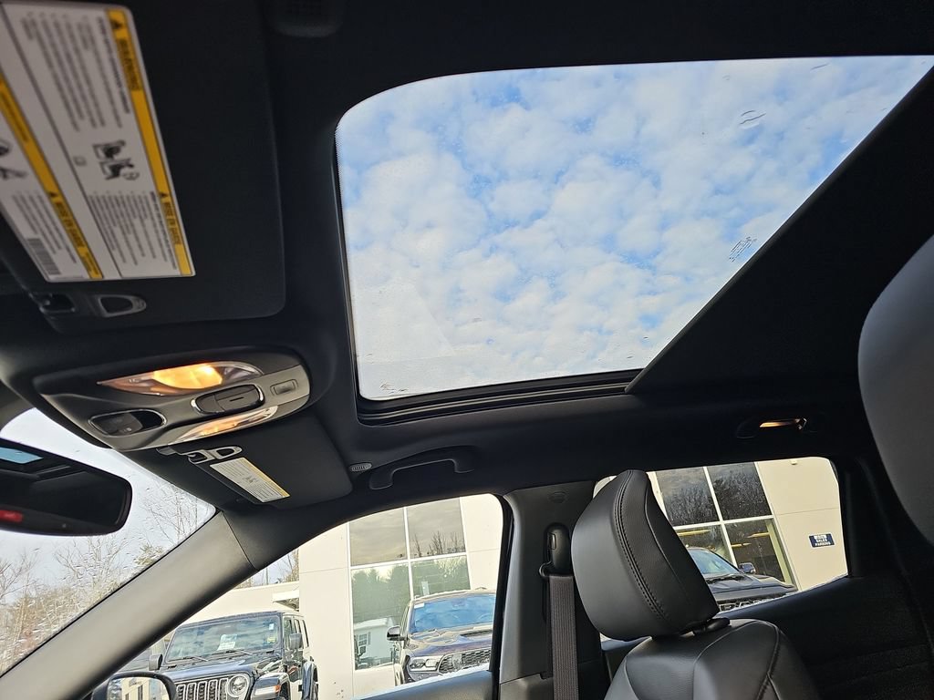 New 2026 Jeep Compass Latitude w/ Sun and Sound Group AWD/4WD image 26