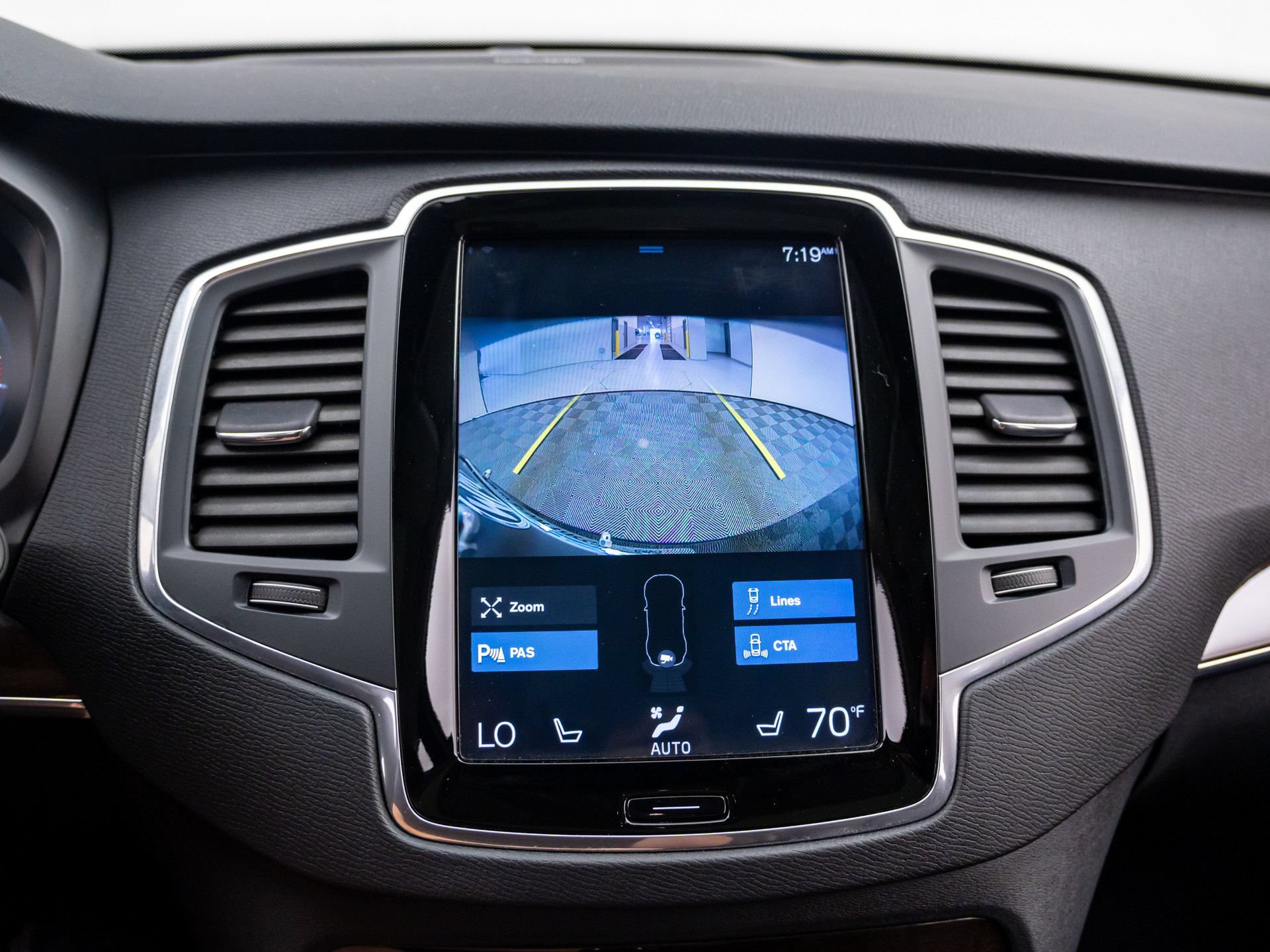 Used 2019 Volvo XC90 T5 Momentum w/ Multimedia Package AWD/4WD image 24