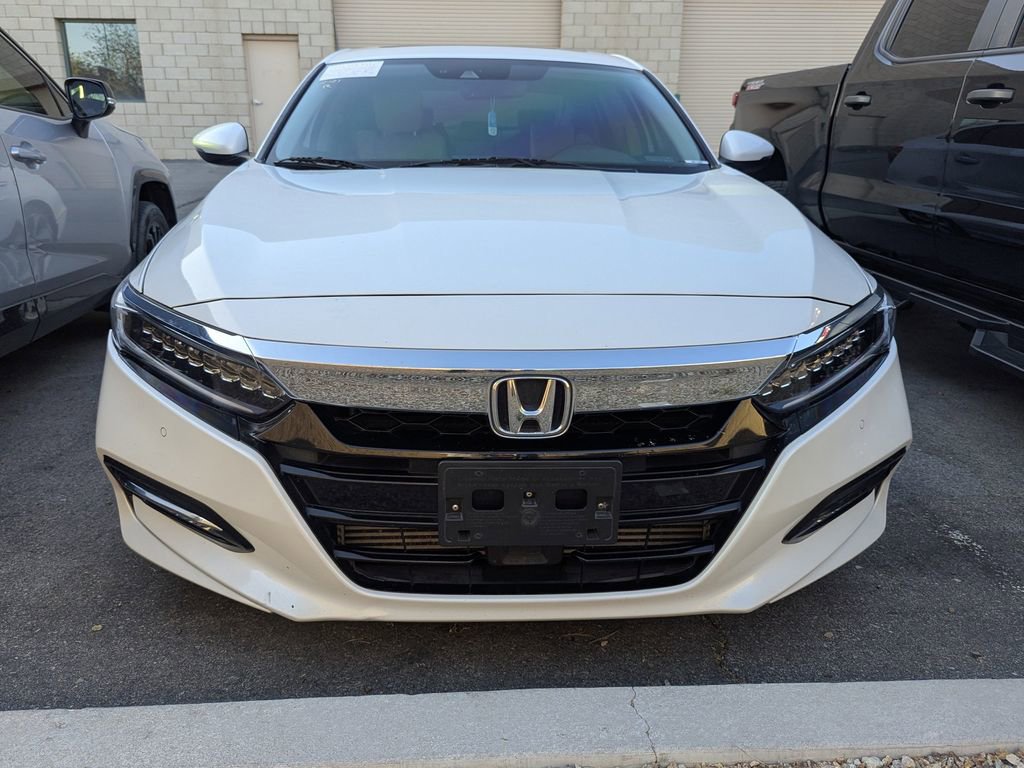 Used 2018 Honda Accord Touring image 2