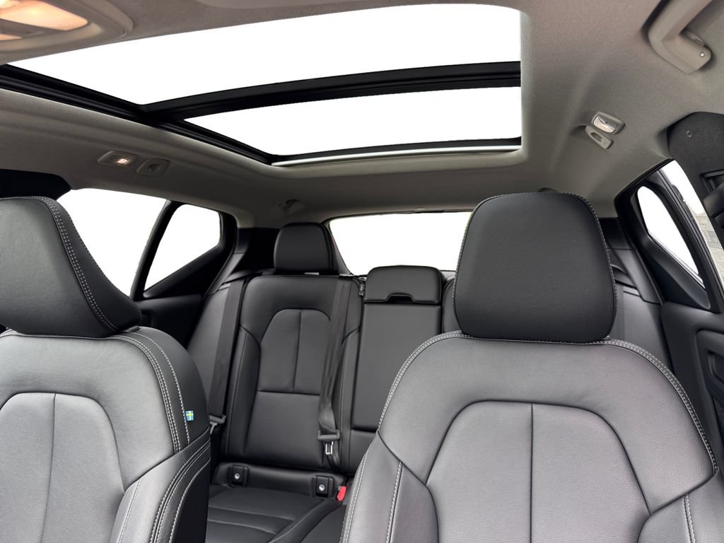 New 2026 Volvo XC40 B5 Ultra w/ Protection Package Premier AWD/4WD image 24