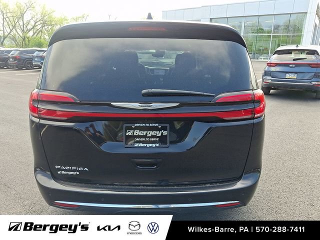 Used 2024 Chrysler Pacifica Touring-L FWD image 6