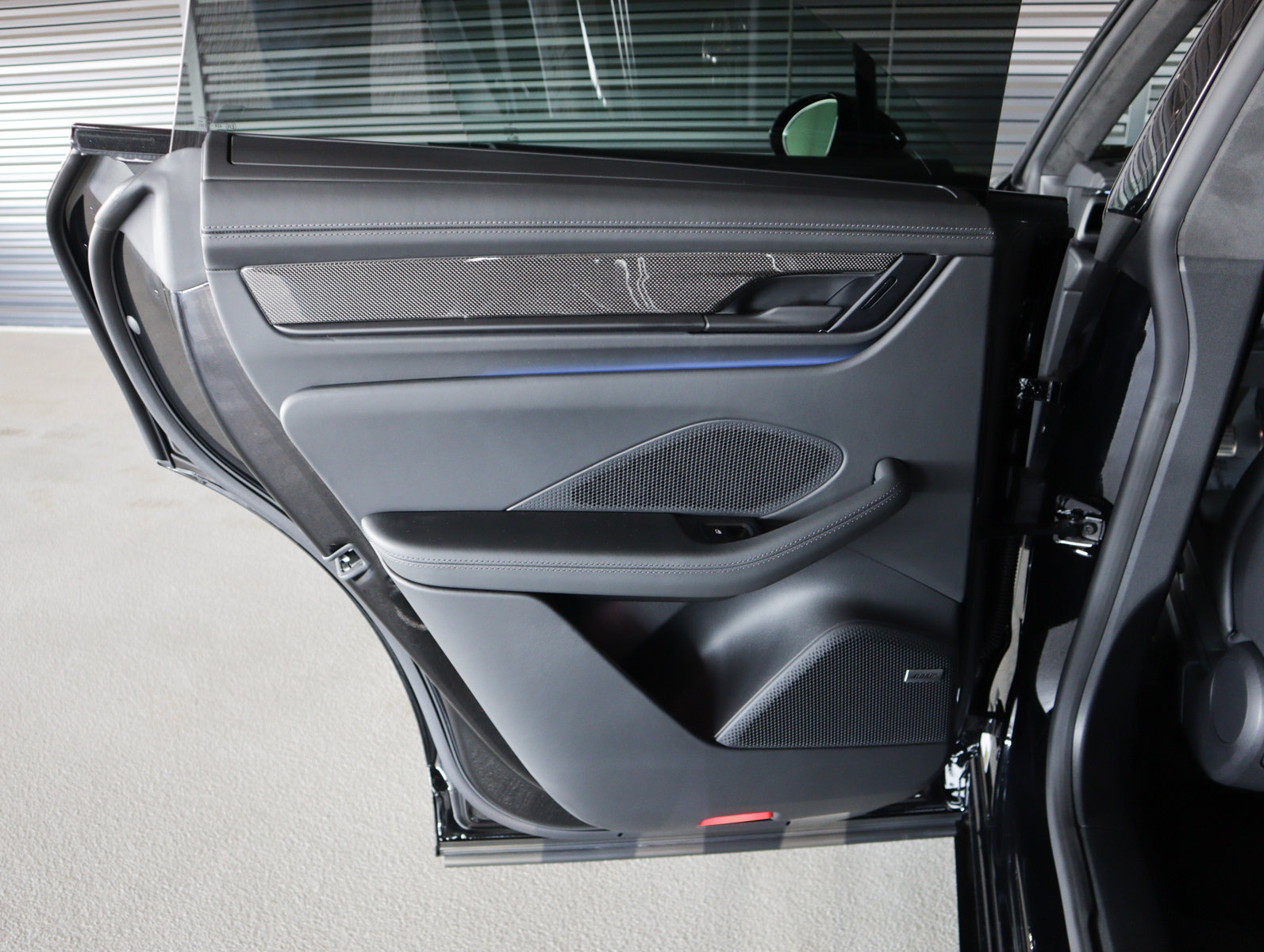 Used 2025 Porsche Macan Turbo Electric image 27