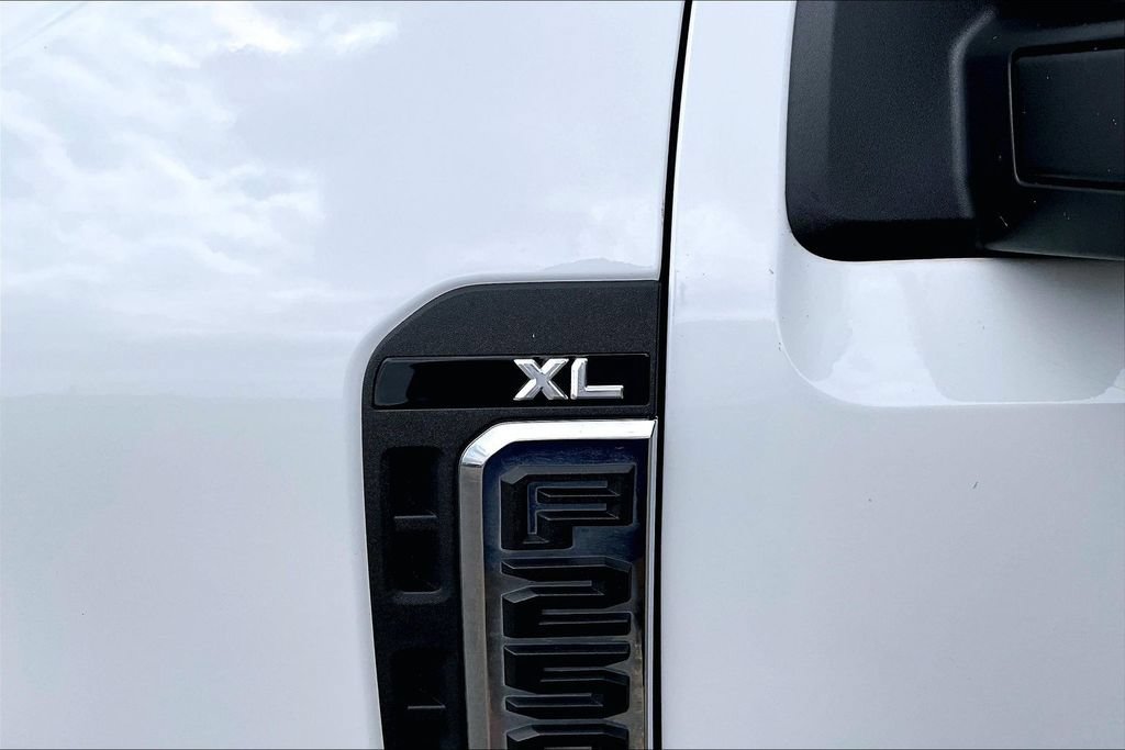 Used 2023 Ford F250 XL w/ Snow Plow Prep Package AWD/4WD image 8