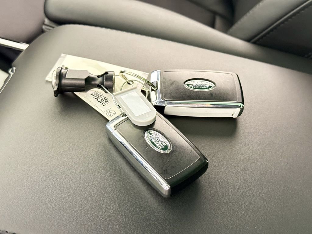 Used 2024 Land Rover Range Rover SE AWD/4WD image 17