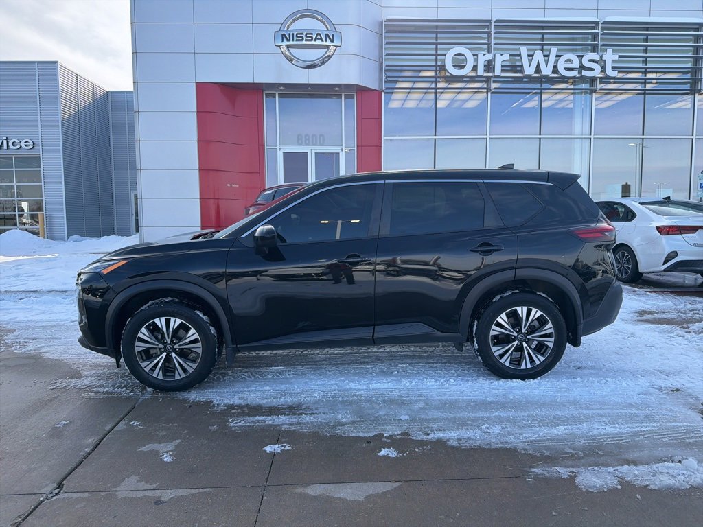 Used 2023 Nissan Rogue SV image 2