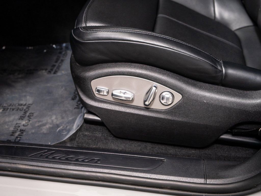 Used 2025 Porsche Macan image 26