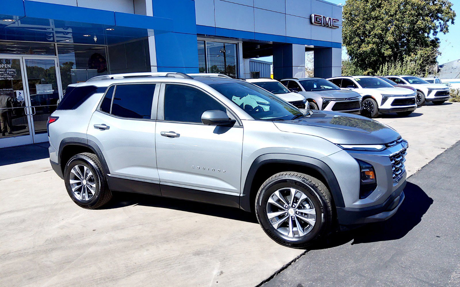 New 2025 Chevrolet Equinox LT w/ Convenience Package II image 3
