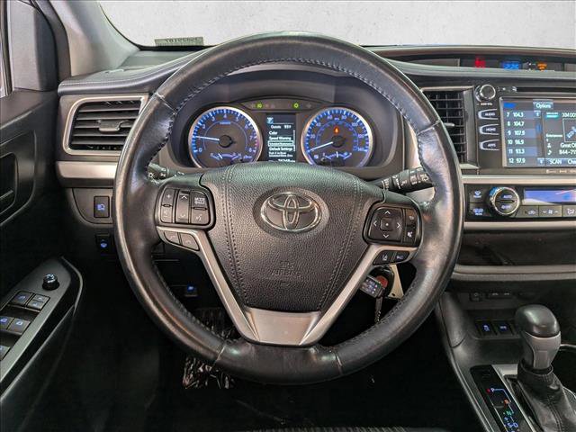 Used 2018 Toyota Highlander Plus AWD/4WD image 14
