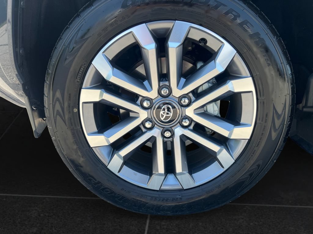 Used 2026 Toyota 4Runner Limited AWD/4WD image 9
