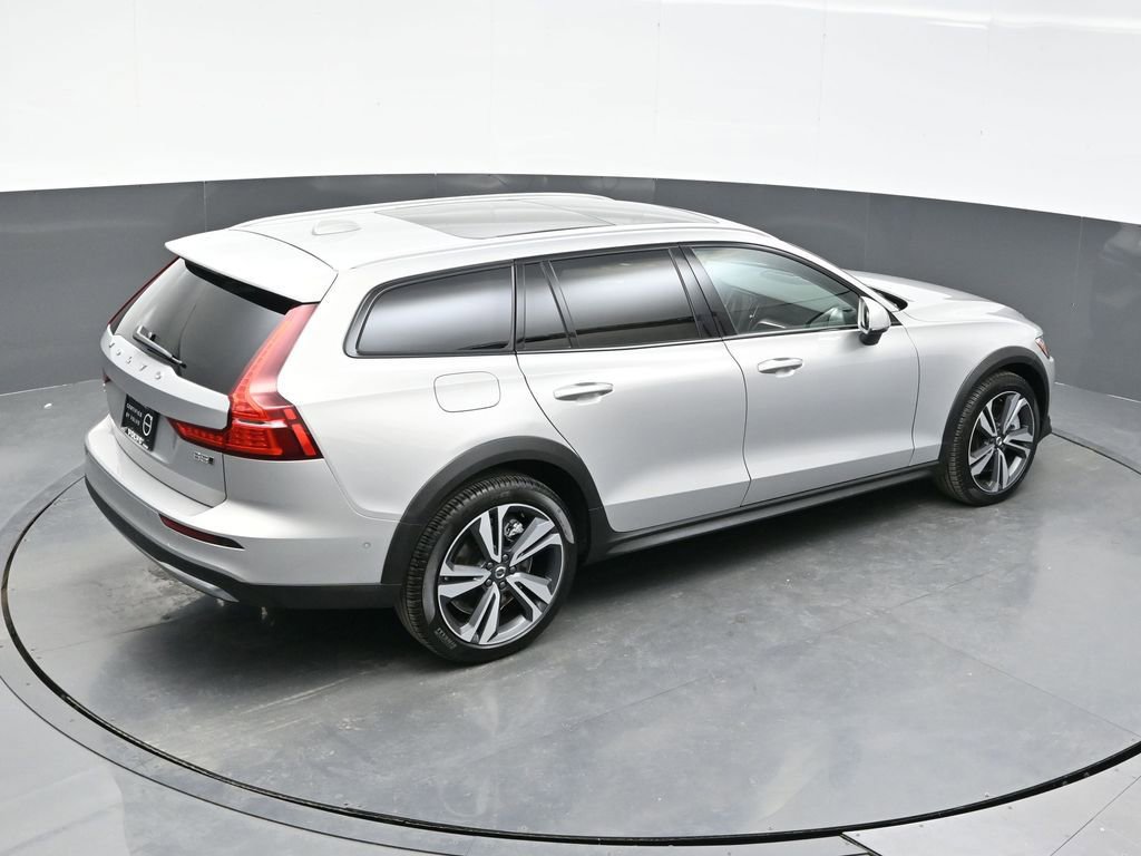 Used 2025 Volvo V60 B5 Cross Country Plus AWD/4WD image 38