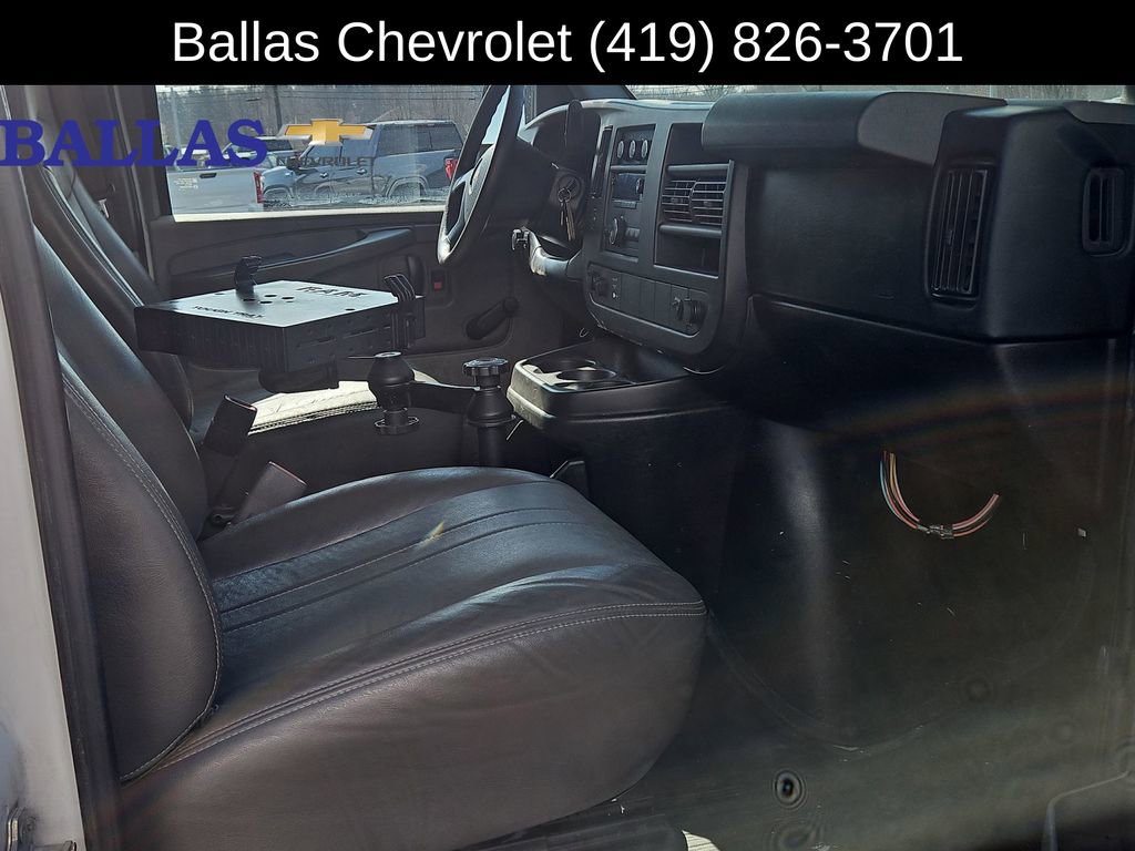 Used 2018 Chevrolet Express 2500 w/ Driver Convenience Package image 28