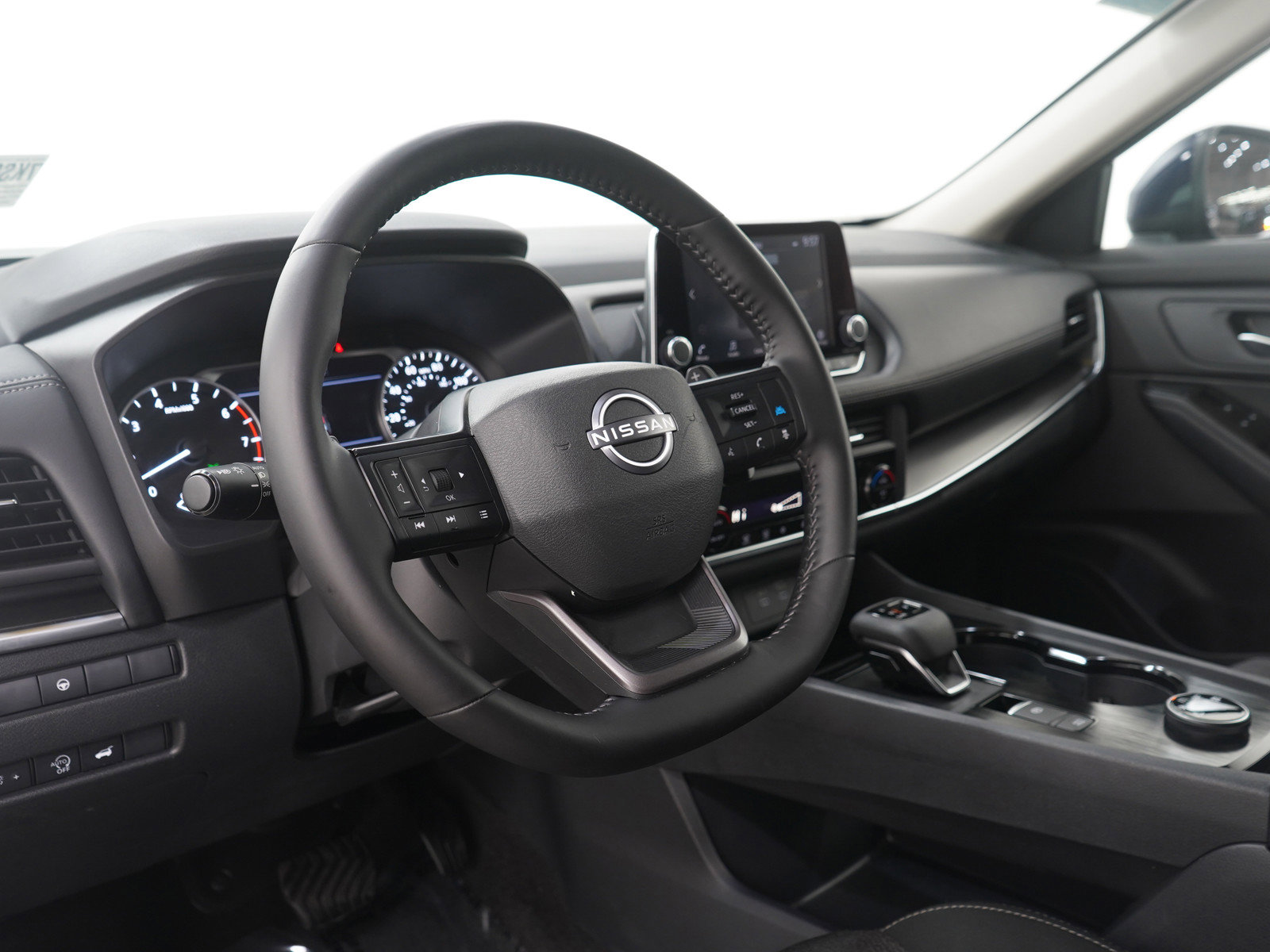 Used 2025 Nissan Rogue SV image 26