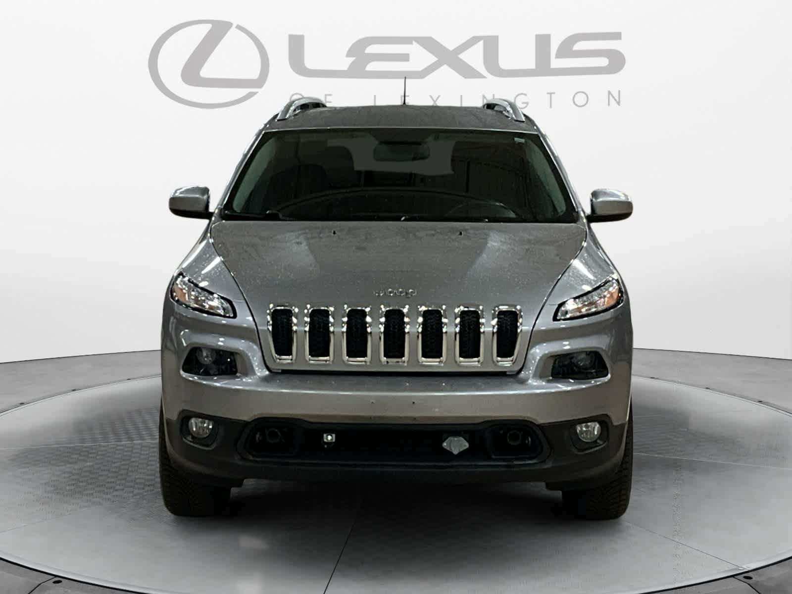 Used 2017 Jeep Cherokee Latitude AWD/4WD image 8