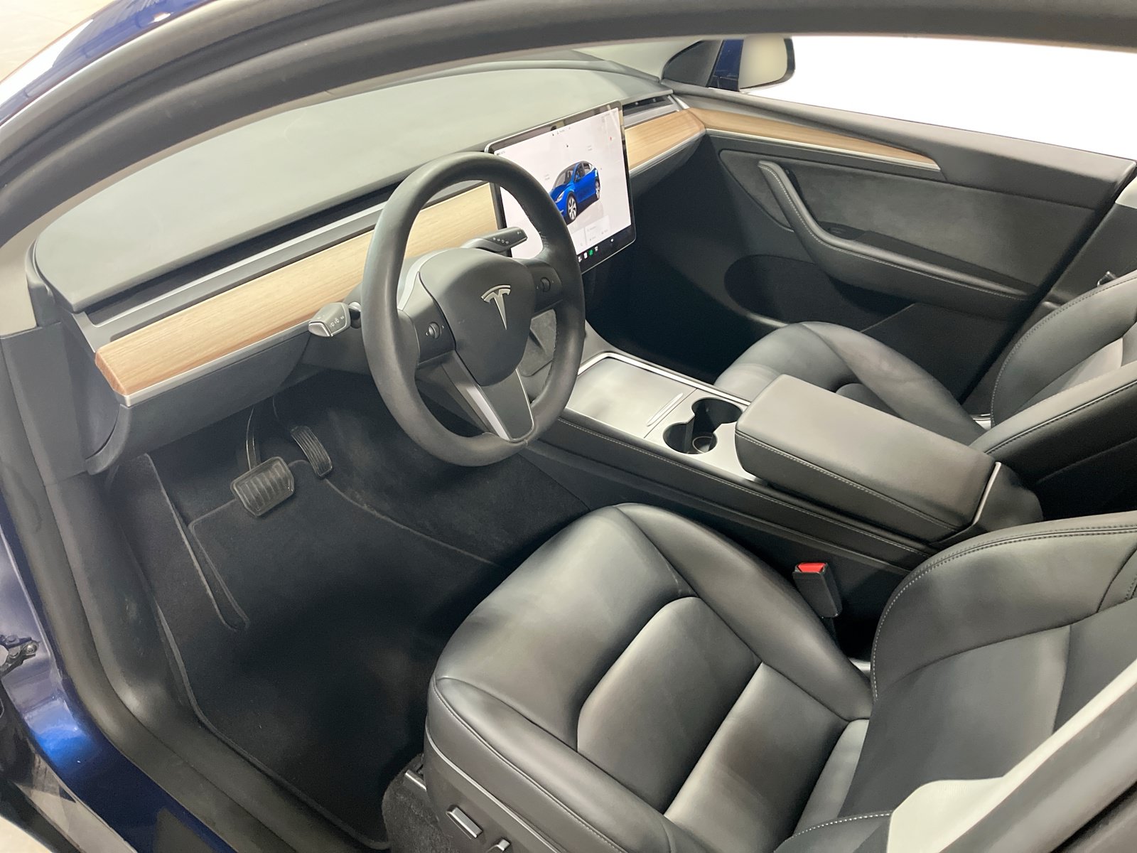 Certified 2023 Tesla Model Y Long Range AWD/4WD image 9
