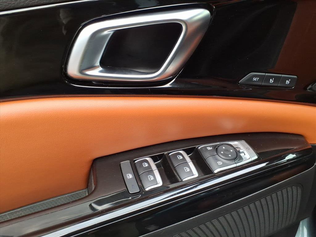 Used 2024 Kia Carnival SX image 12