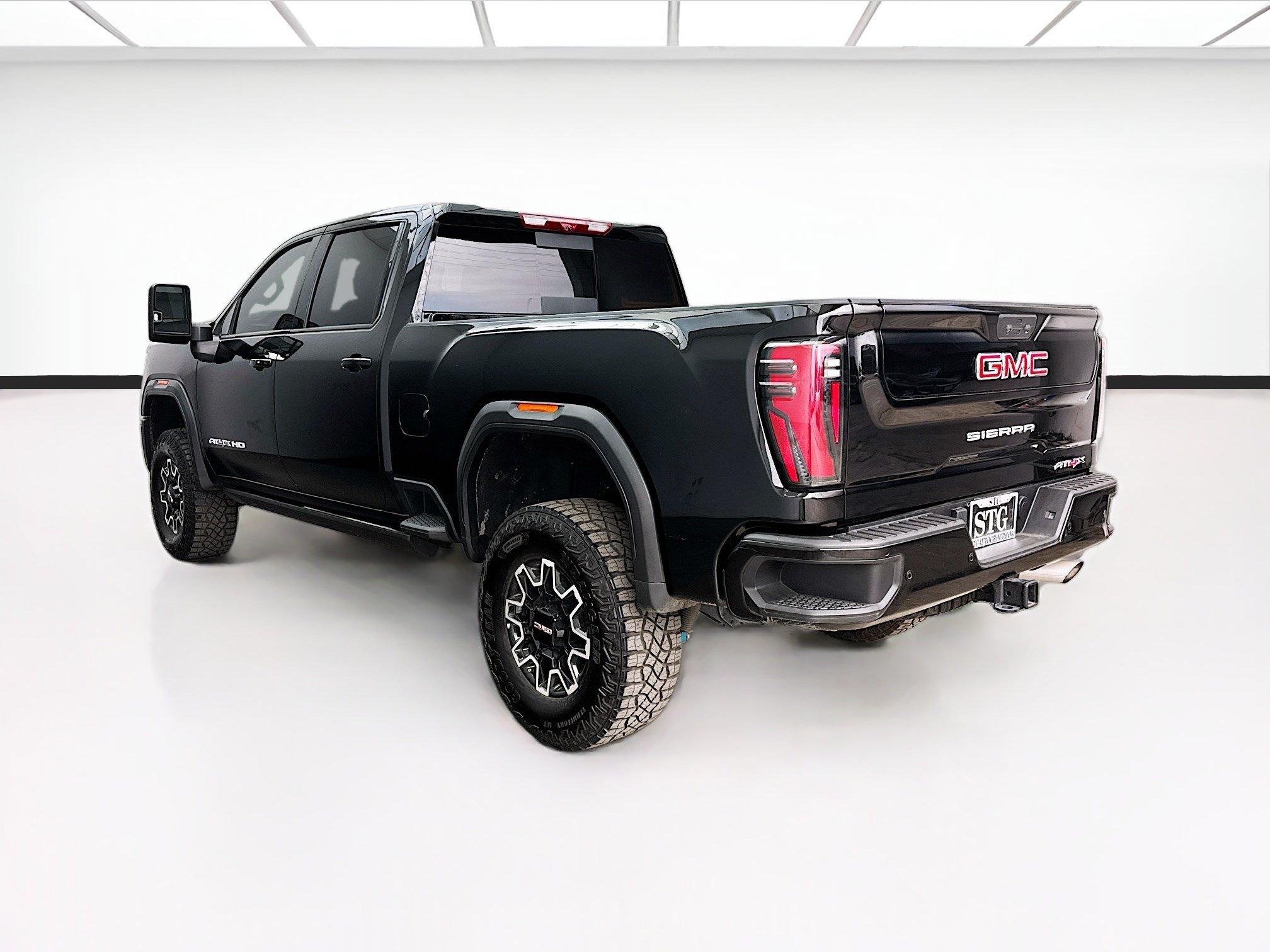 Used 2025 GMC Sierra 2500 AT4X AWD/4WD image 6