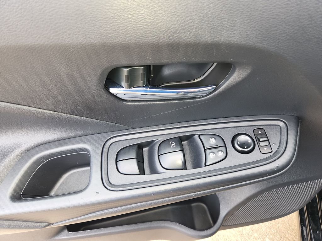 Used 2025 Nissan Versa SV FWD image 13