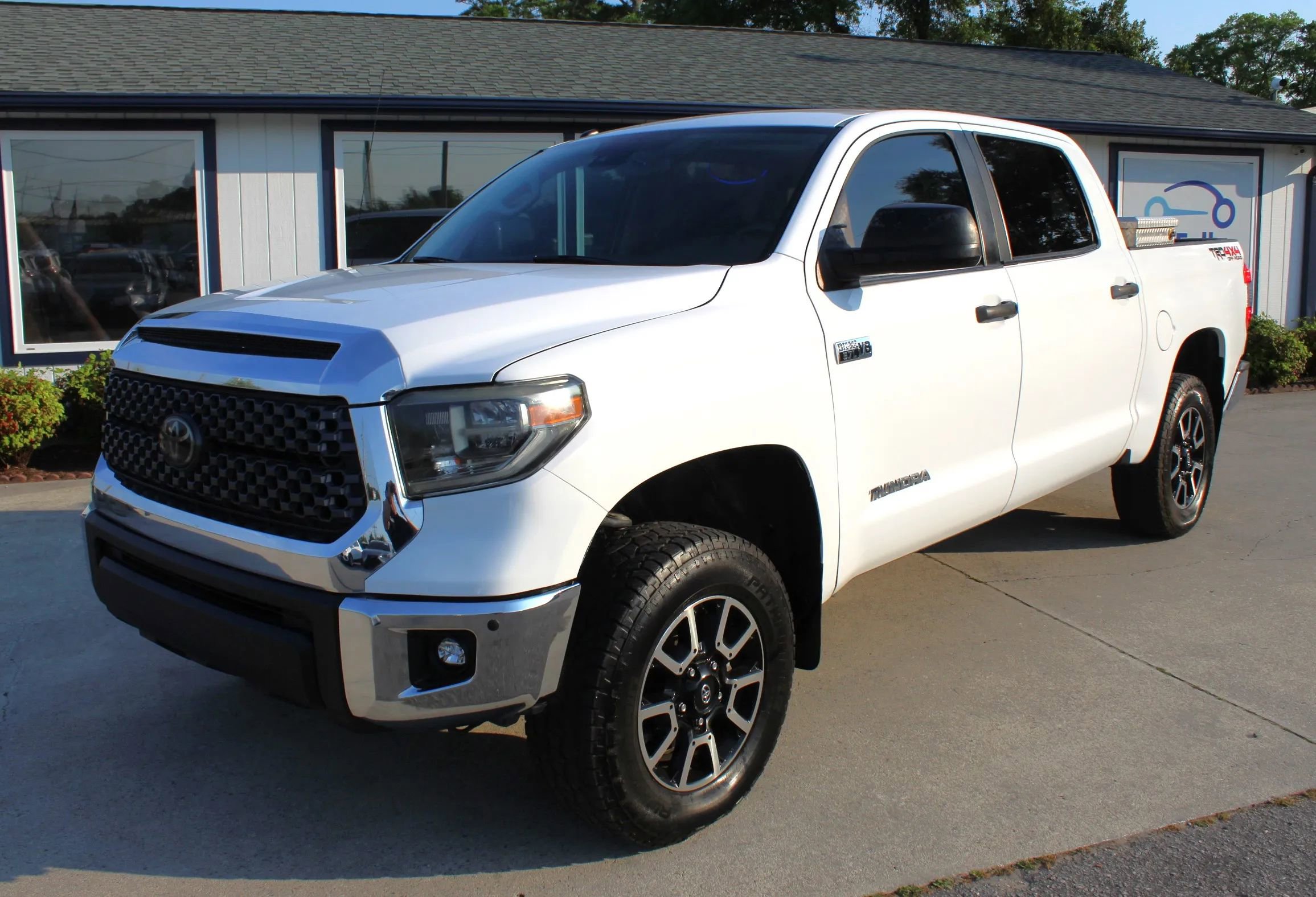 Used 2018 Toyota Tundra SR5 w/ TRD Off Road Package AWD/4WD image 31