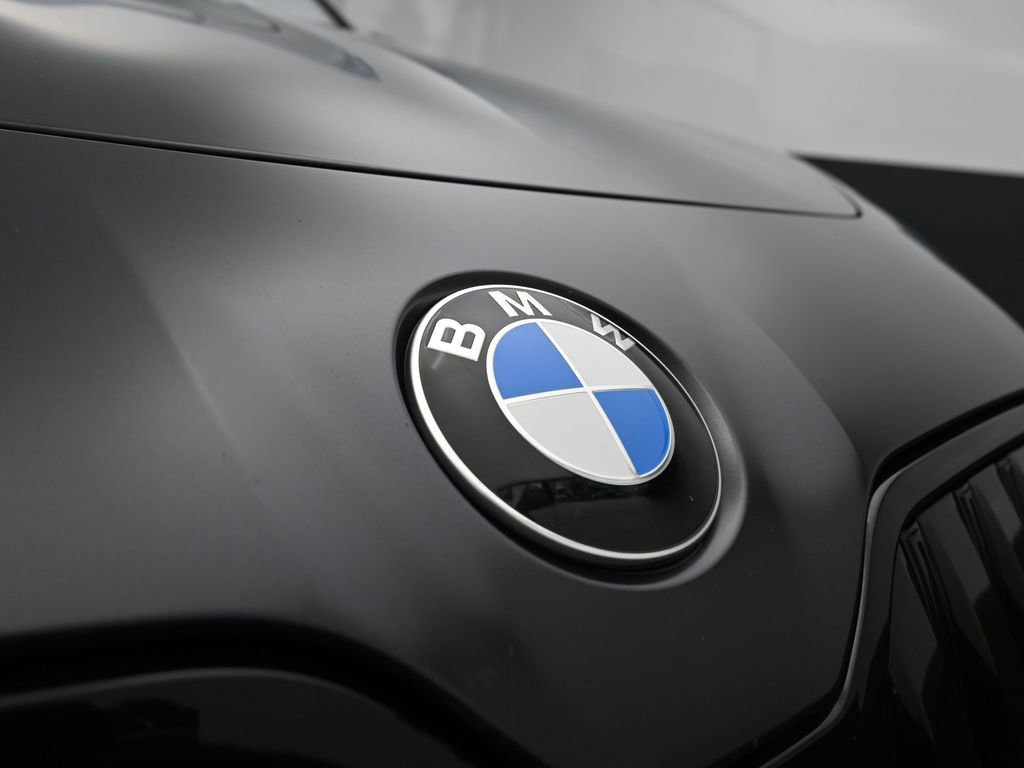 Used 2023 BMW 760i xDrive image 28