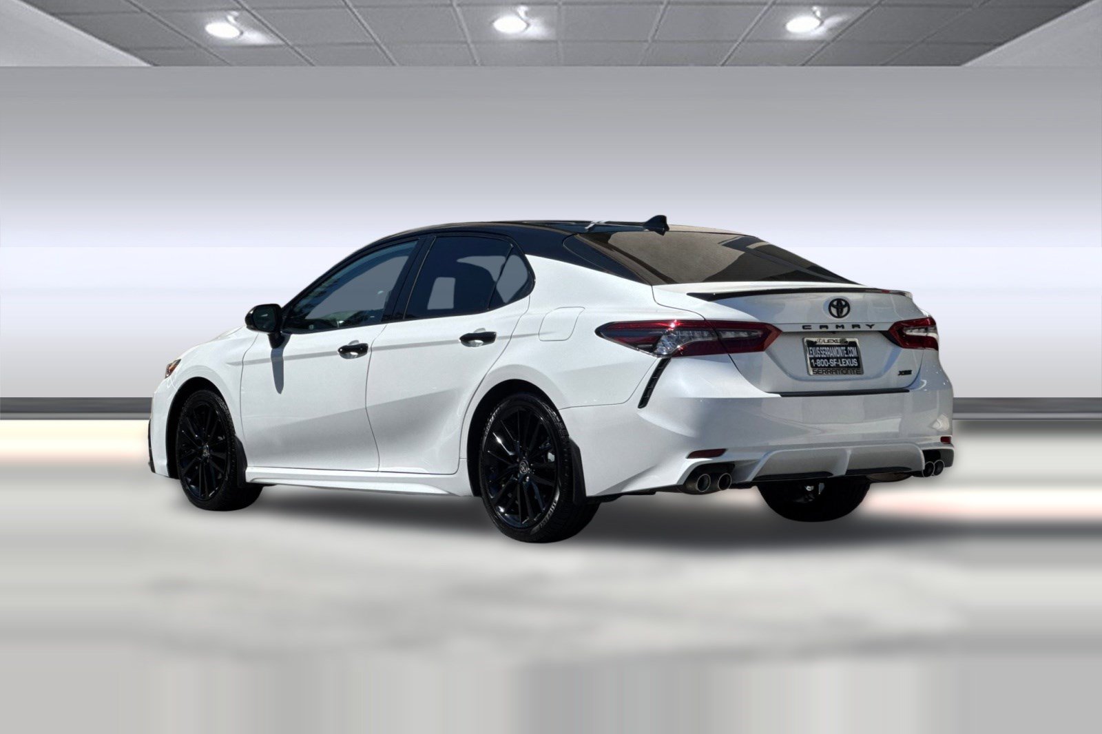 Used 2023 Toyota Camry XSE FWD image 3
