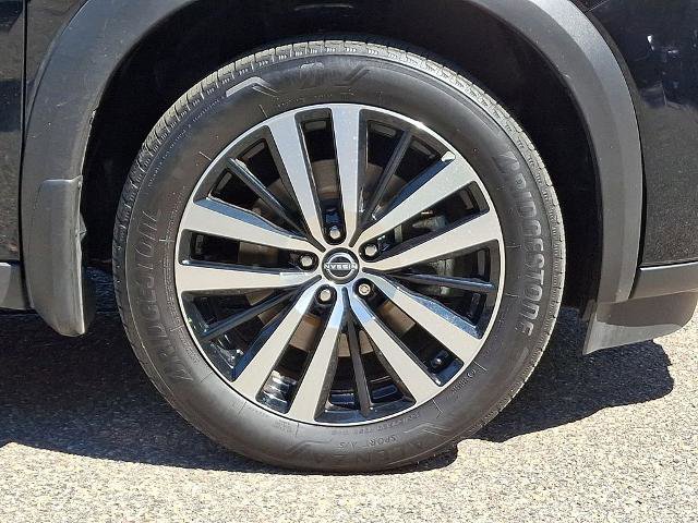 Certified 2025 Nissan Pathfinder Platinum w/ Cargo Package AWD/4WD image 9