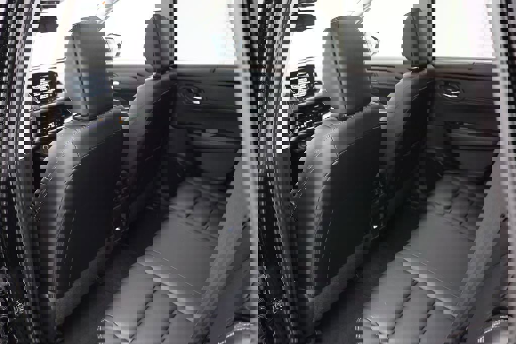 Used 2023 Nissan Rogue SL w/ SL Premium Package image 9