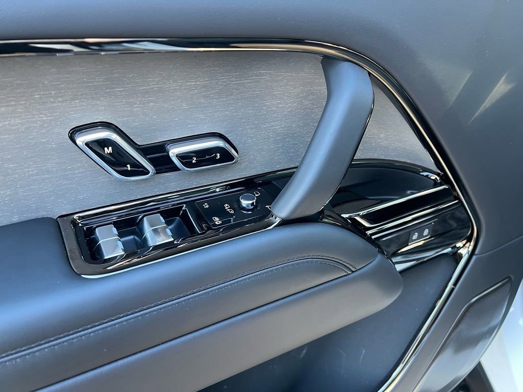 New 2026 Land Rover Range Rover SV image 10