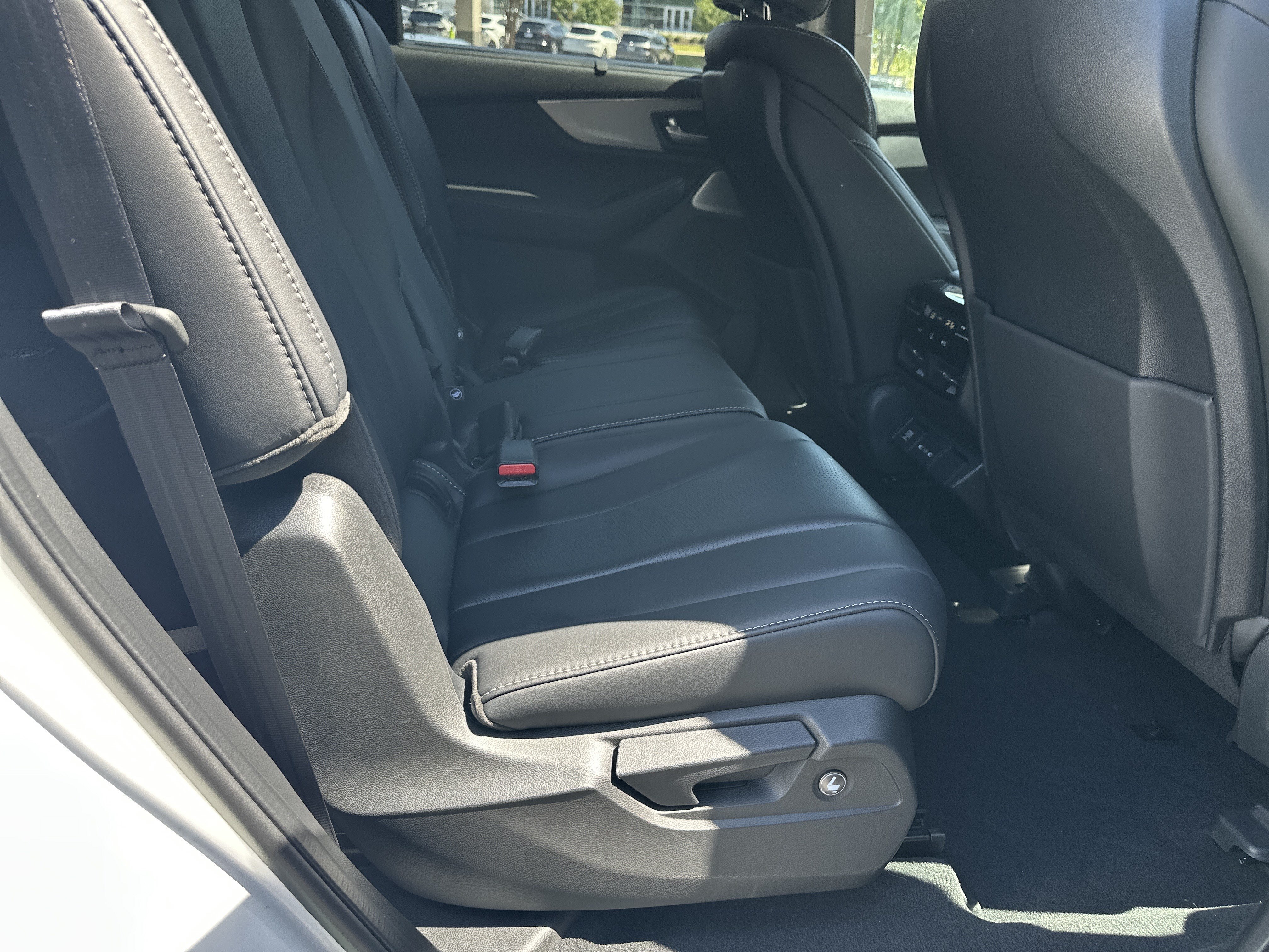 Certified 2026 Acura MDX w/ Technology Package FWD image 17