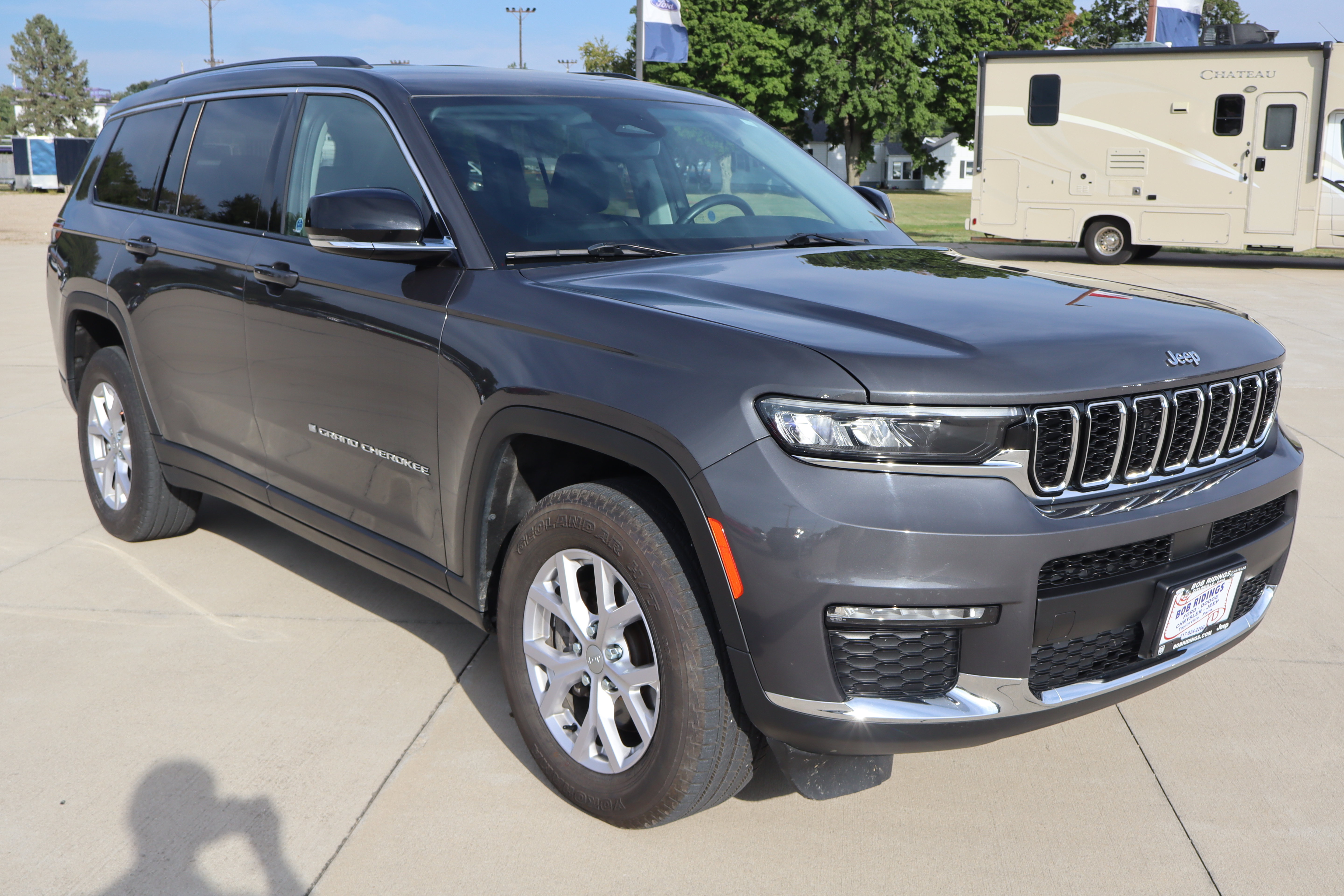 Used 2021 Jeep Grand Cherokee L Limited AWD/4WD image 4