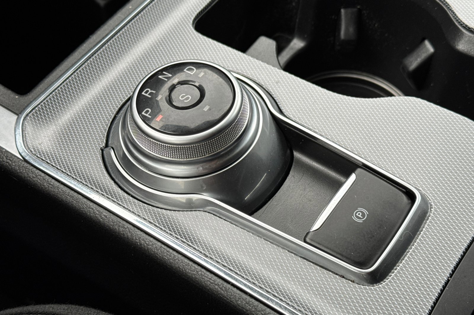 Certified 2022 Ford Edge Titanium w/ Class II Trailer Tow Package image 21