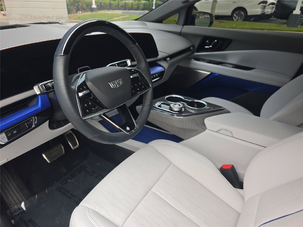 Used 2026 Cadillac Optiq Luxury 2 w/ LPO, Floor Liner Package RWD image 19