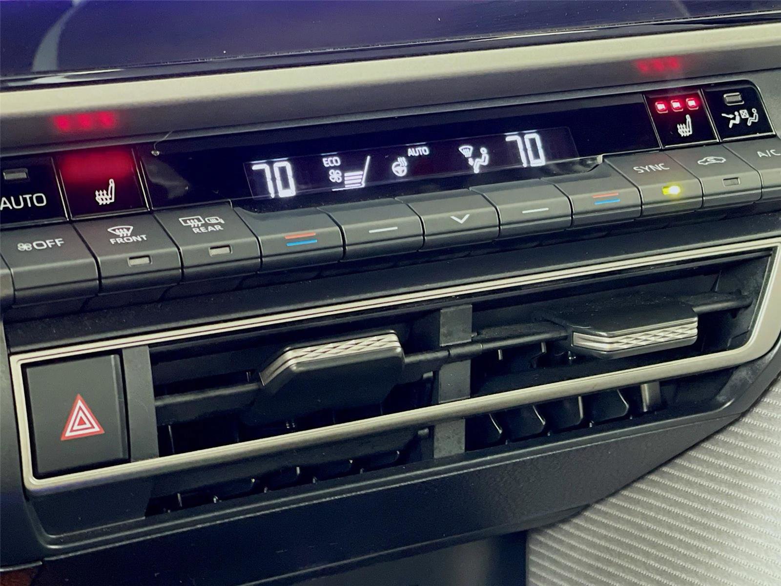 Used 2025 Toyota Camry SE w/ Multimedia Upgrade Package image 22