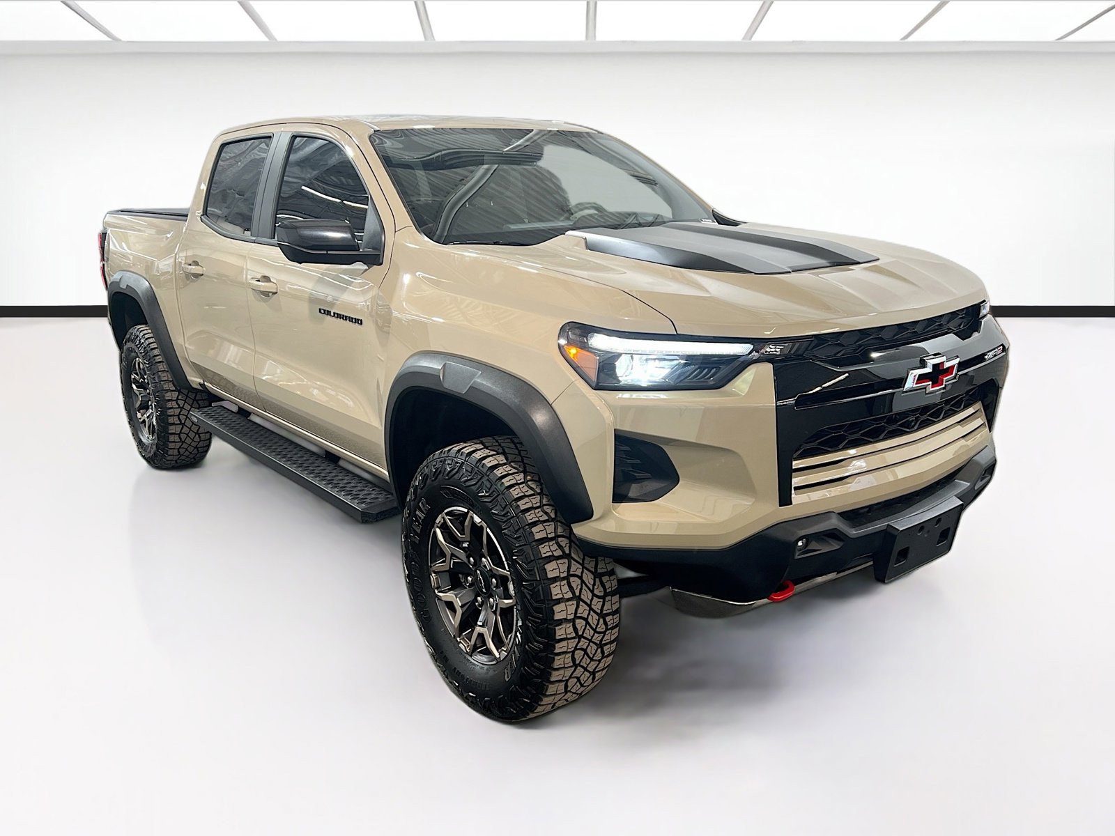 Used 2024 Chevrolet Colorado ZR2 w/ Technology Package image 3