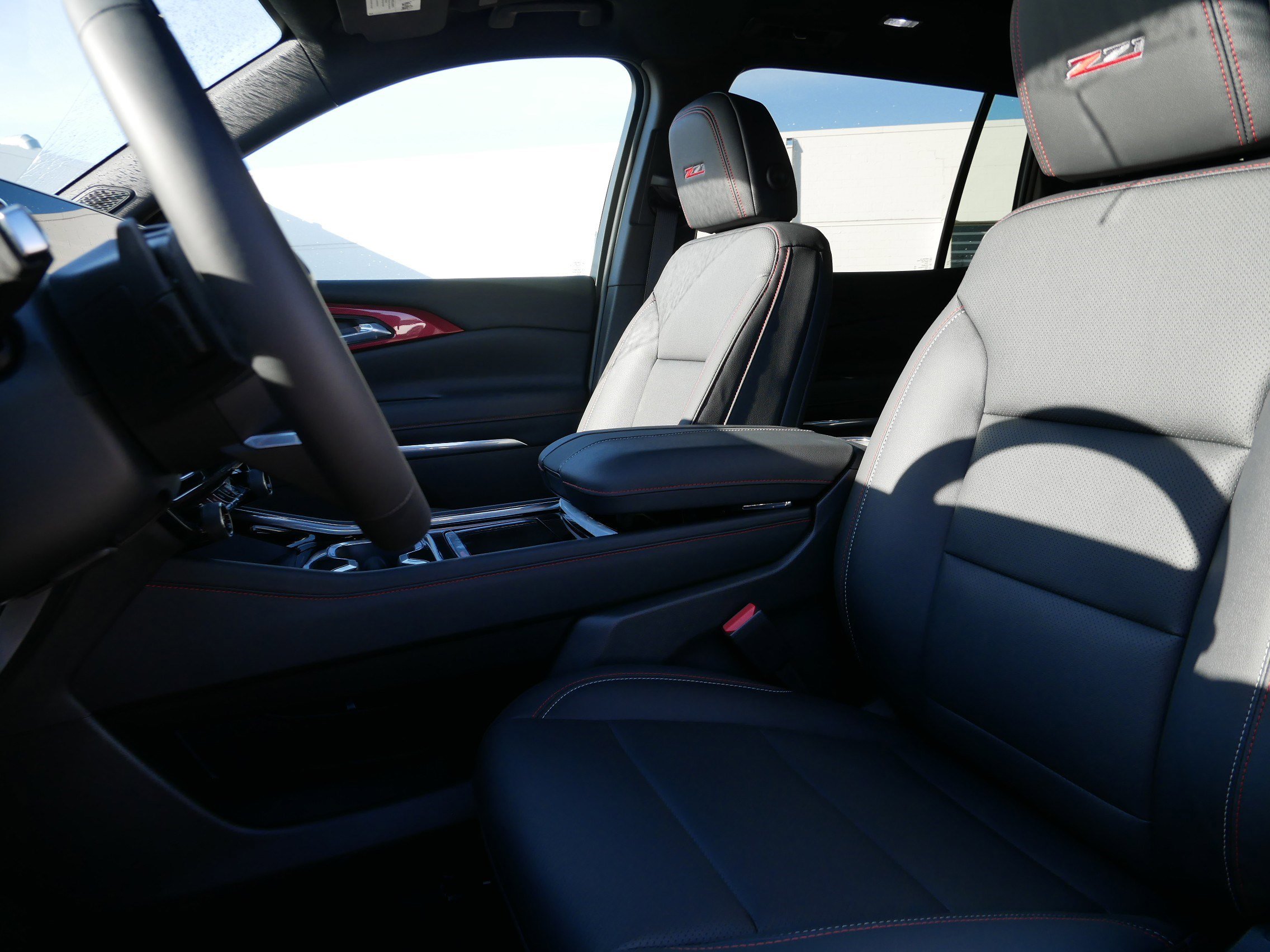 New 2026 Chevrolet Traverse Z71 w/ Enhanced Driving Package image 3