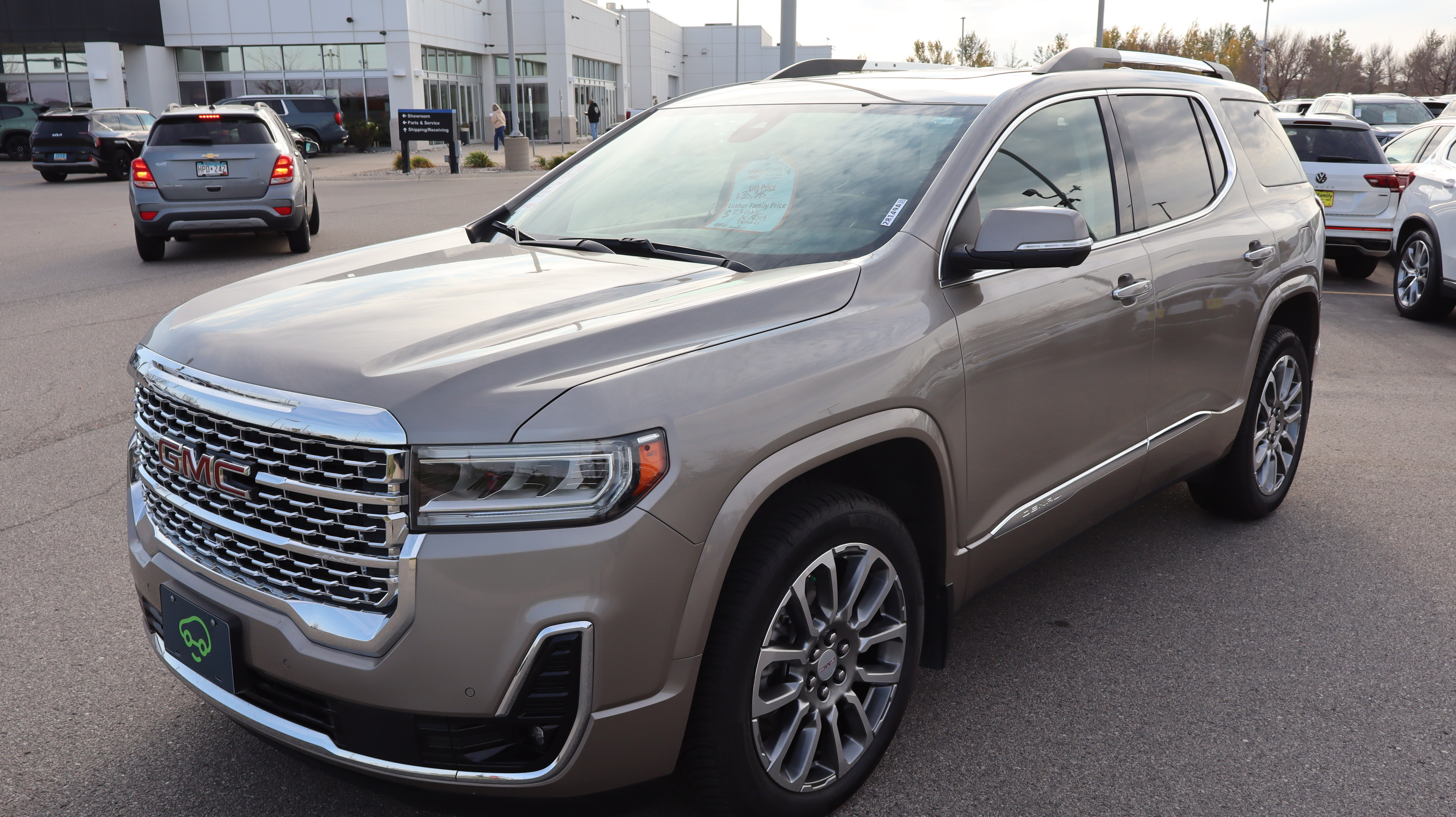 Certified 2023 GMC Acadia Denali w/ Denali Ultimate Package AWD/4WD image 3
