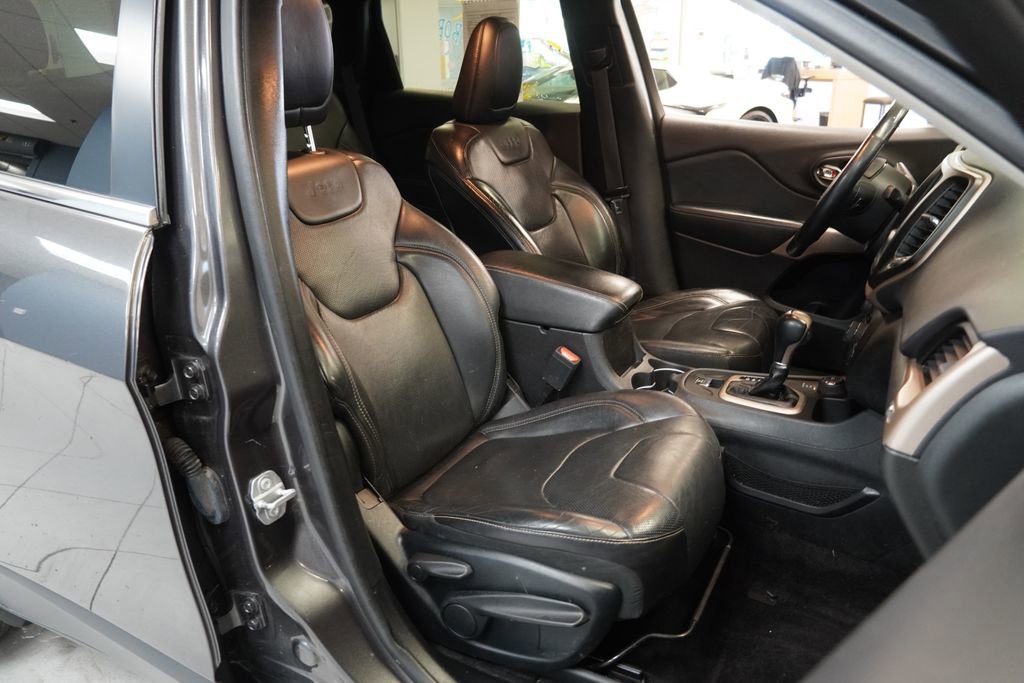Used 2017 Jeep Cherokee Limited w/ Luxury Group image 24
