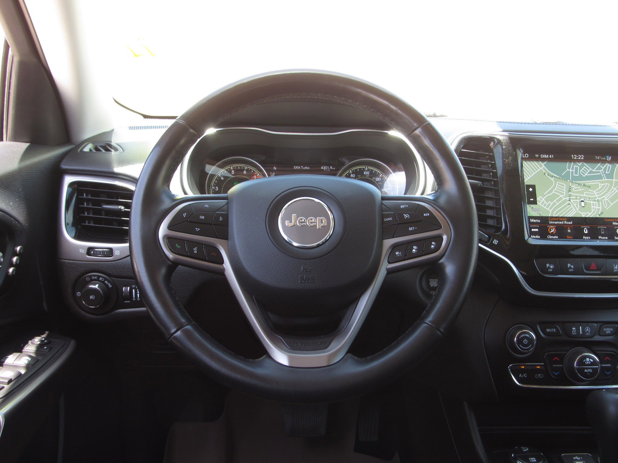 Used 2021 Jeep Cherokee Limited w/ Elite Package AWD/4WD image 25