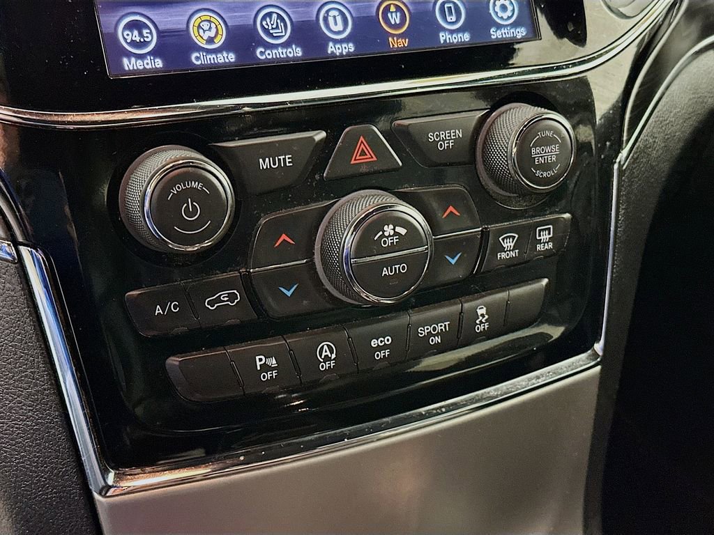 Certified 2021 Jeep Grand Cherokee Limited w/ Luxury Group II image 23