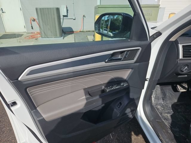 Used 2023 Volkswagen Atlas SEL R-Line AWD/4WD image 9