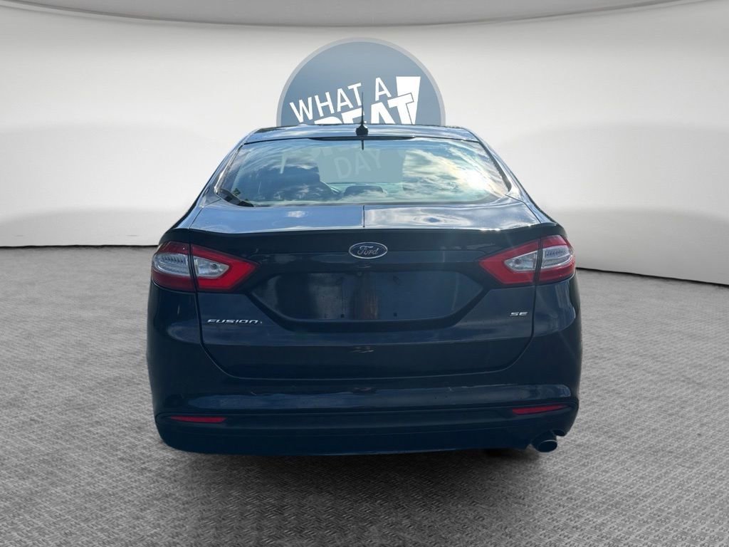 Used 2016 Ford Fusion SE FWD image 4
